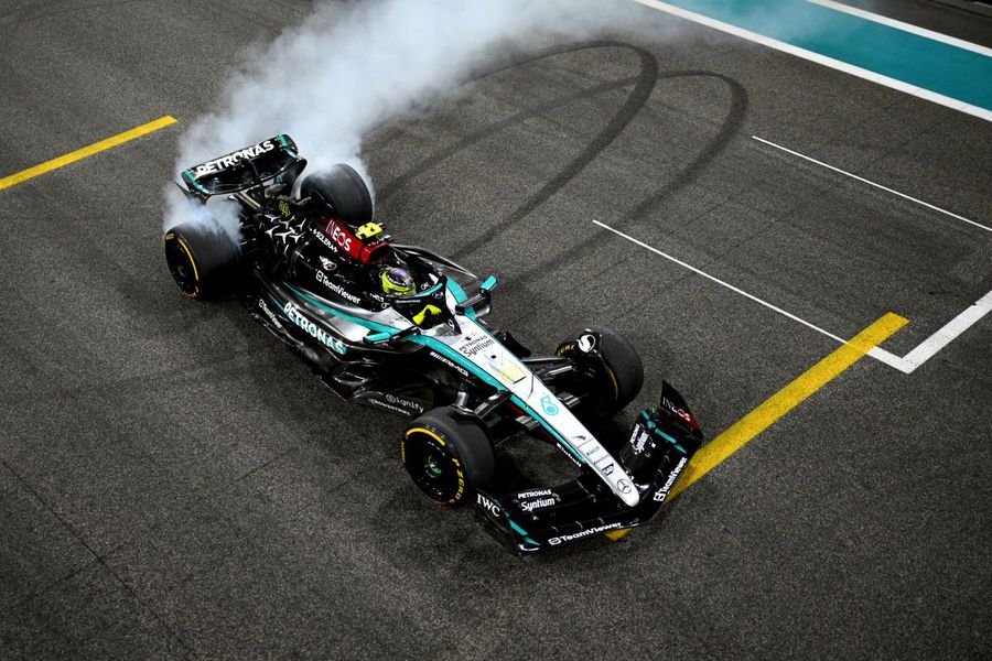 Lewis Hamilton, după 12 ani și 6 titluri alături de Mercedes: „A fost cea mai mare onoare a vieții mele” » Ce au declarat Carlos Sainz și Charles Leclerc