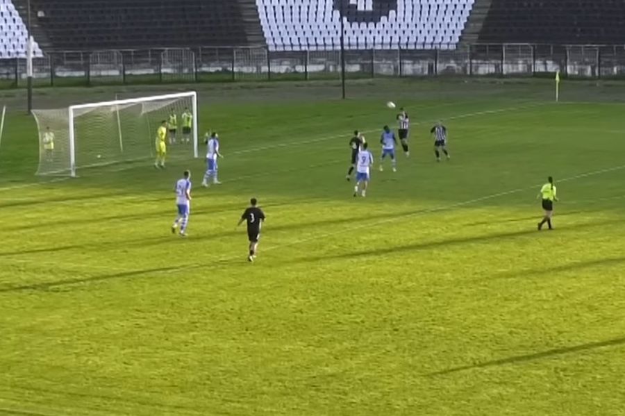 Nwabueze nu sare pentru a bloca centrarea După 7 luni, meciul acuzat de blat pentru pariuri ajunge în sfârșit la Disciplină » „Când își dă președintele sacoul jos, e semn să luăm gol!” + Ce se vede în rezumat: „Formidabil, ce gafe!”