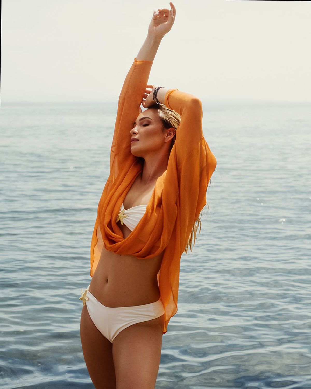 Jucătoarea de tenis cu cele mai lungi picioare a plecat în vacanță, dar fanii n-au uitat de scandal: aproape să se bată din cauza ei