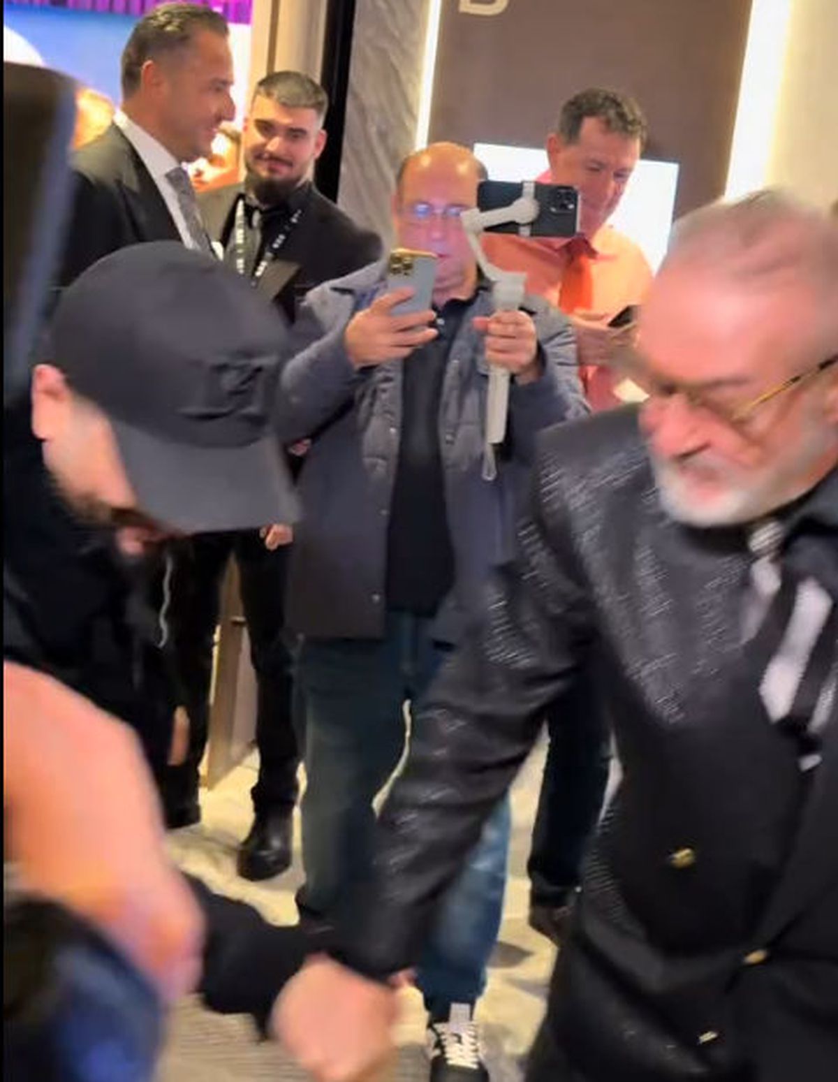 Gigi Becali a dat nas în nas cu manelistul Tzancă Uraganu