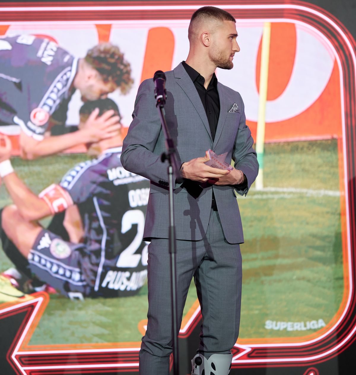 Apariții spectaculoase ale personalităților din fotbalul românesc