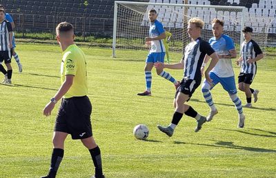 După 7 luni, meciul acuzat de blat pentru pariuri ajunge în sfârșit la Disciplină » „Când își dă președintele sacoul jos, e semn să luăm gol!” + Ce se vede în rezumat: „Formidabil, ce gafe!”