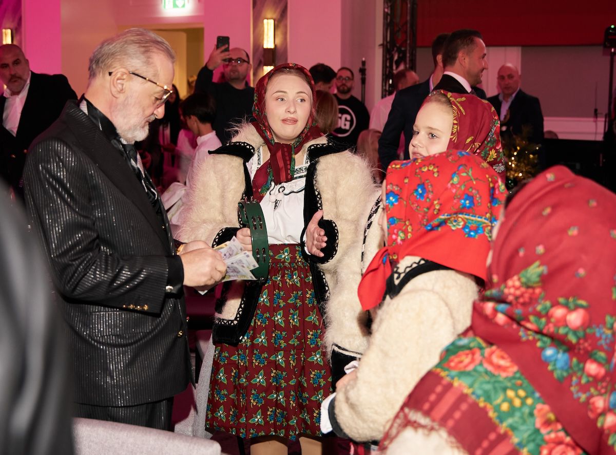 Gigi Becali a dat nas în nas cu manelistul Tzancă Uraganu