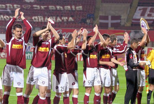 Ionuț Rada, primul din stânga, o vede pe Rapid favorită la titlu în Superliga/ foto: Imago Images