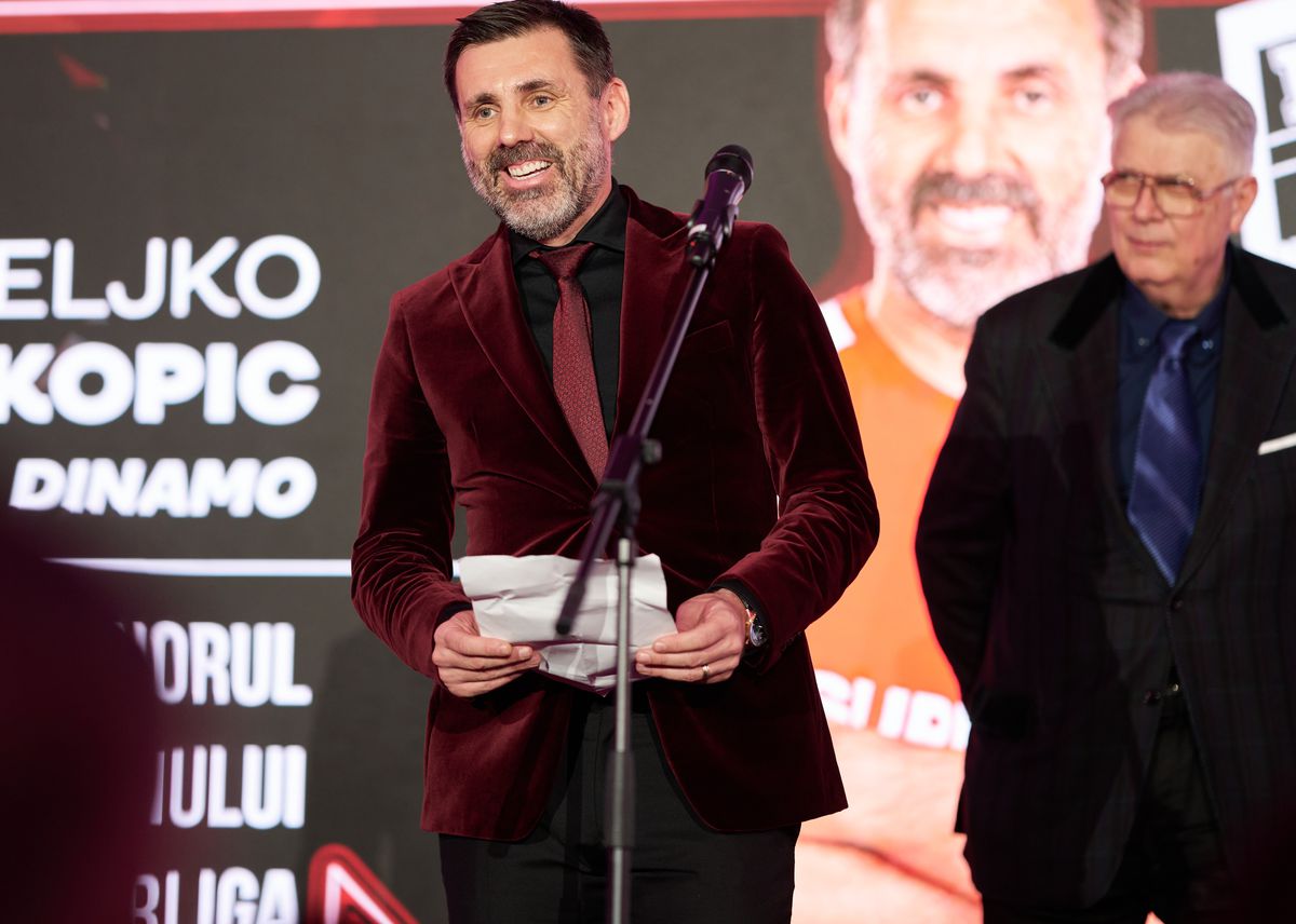 De la Șumudică la Karamoko » Antrenorii și fotbaliștii s-au întrecut aseară în ținute inedite