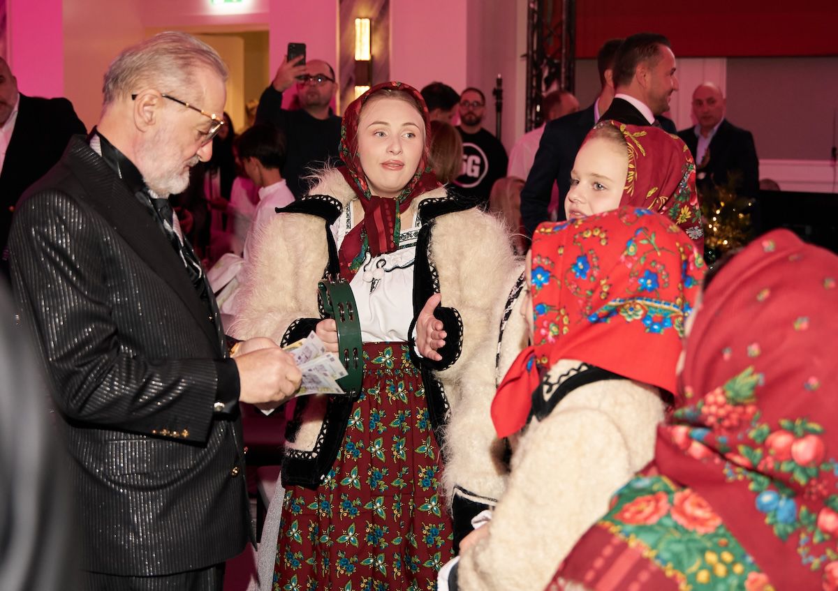 De la Șumudică la Karamoko » Antrenorii și fotbaliștii s-au întrecut aseară în ținute inedite