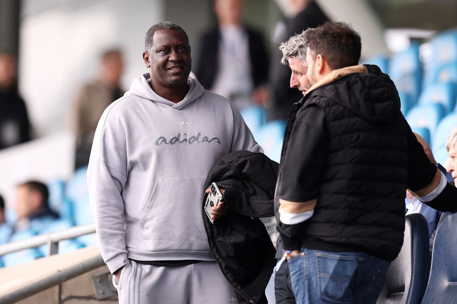 Legendarul Emile Heskey a făcut o aplicație revoluționară, după experiențe cutremurătoare: „Cineva m-a urmărit până în centrul orașului, strigând la mine”