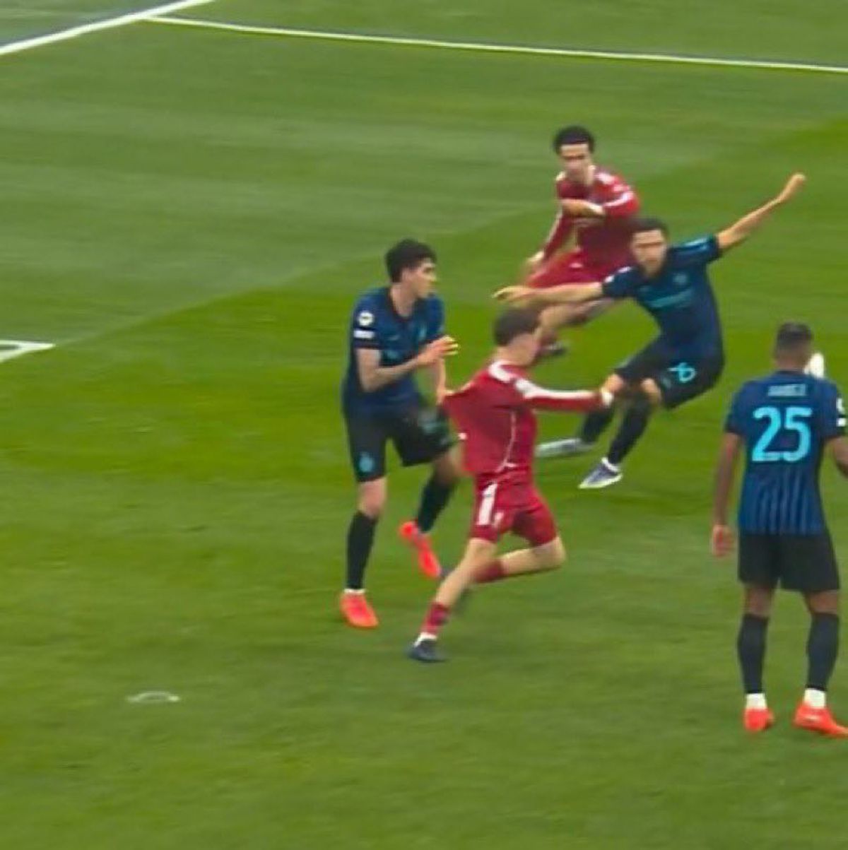 „Penalty de Oscar! De trei ori Oscar!” » Ridică semne de întrebare privind faza decisivă din Inter - Liverpool: „Neamț pentru neamț”