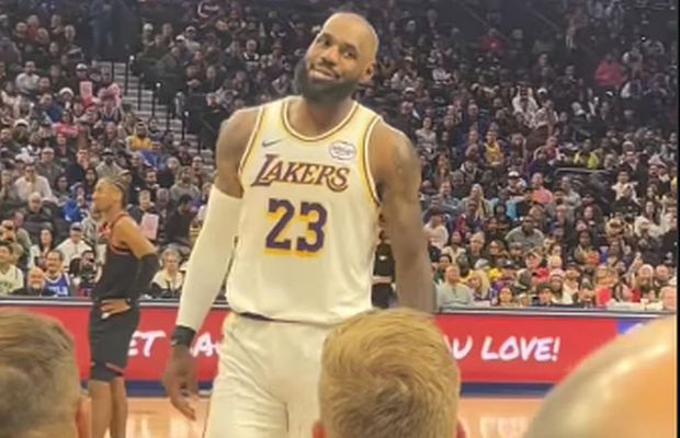 Un fan l-a ironizat pe LeBron James: „Ai rămas fără păr” » A urmat un răspuns brutal în timpul meciului