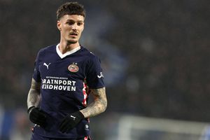 Reacția presei din Olanda după ce Dennis Man a fost lăsat pe bancă împotriva lui Atletico: „Surprinzător!”