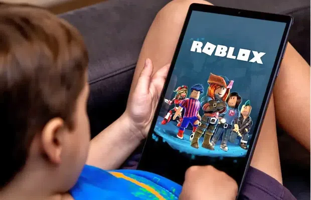 Kremlinul, asaltat de plângeri din partea copiilor, după interzicerea jocului Roblox: „Au fost supuși hărțuirii sexuale și constrânși să comită acte depravate și violente”