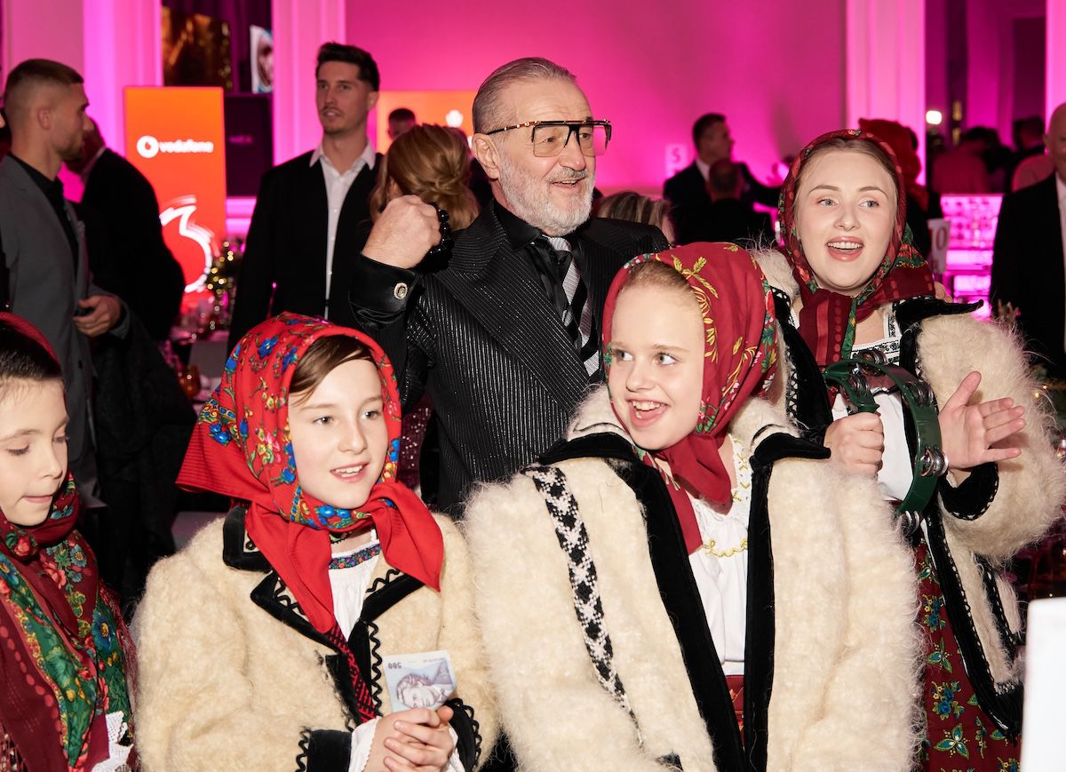 De pe TikTok, în viața reală » Gigi Becali a dat nas în nas cu manelistul Tzancă Uraganu și nu s-a putut abține