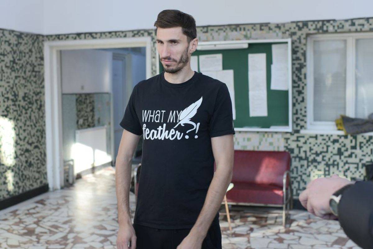 DINAMO // VIDEO+FOTO Jucătorii lui Dinamo au făcut azi vizita medicală » Tricoul lui Ioan Filip a atras toate privirile: „Ce pana mea?” :D + supărați pe Nistor: „Ne zicea că vrea să rămână”