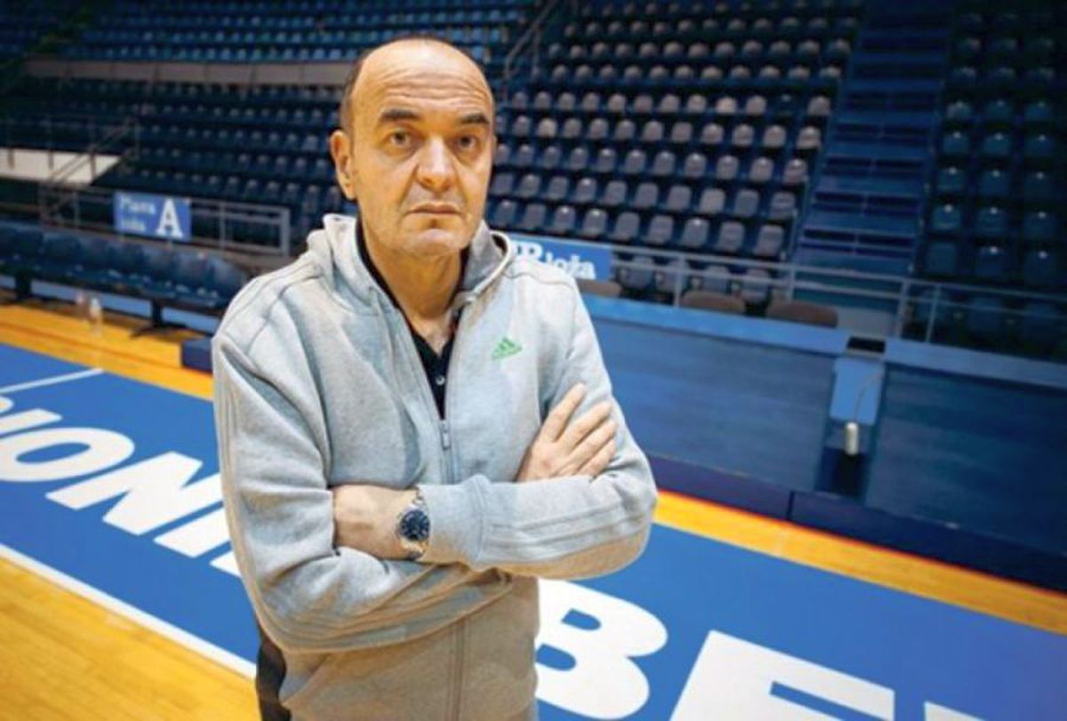 EXCLUSIV Doze pentru viață: dializă, insulină și baschet » Sârbul Dusko Vujosevic, antrenorul lui U-BT Cluj, luptă cu boala pentru a readuce titlul la Cluj