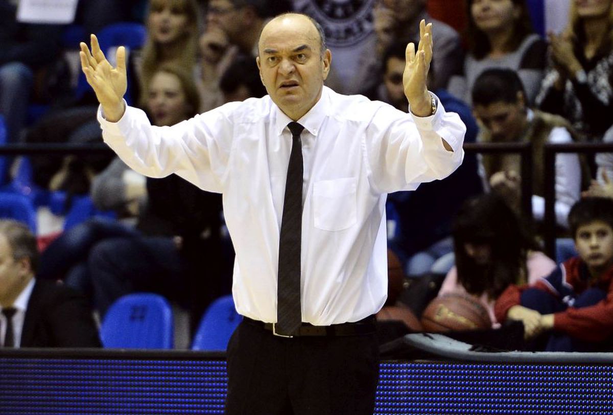 EXCLUSIV Doze pentru viață: dializă, insulină și baschet » Sârbul Dusko Vujosevic, antrenorul lui U-BT Cluj, luptă cu boala pentru a readuce titlul la Cluj