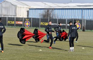 FCSB // FOTO S-au dat cu parașuta! :D Bogdan Vintilă și-a chinuit jucătorii la ultimul antrenament înainte de plecarea în Spania