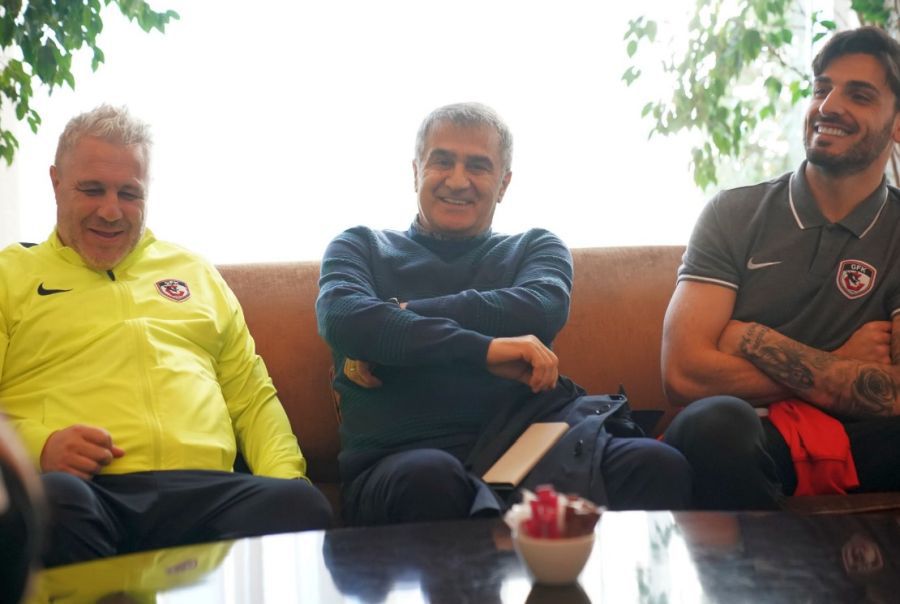 FOTO Marius Șumudică a primit o vizită surpriză în cantonamentul lui Gaziantep » Şenol Güneş, către antrenorul român: „Aduci culoare în Turcia”