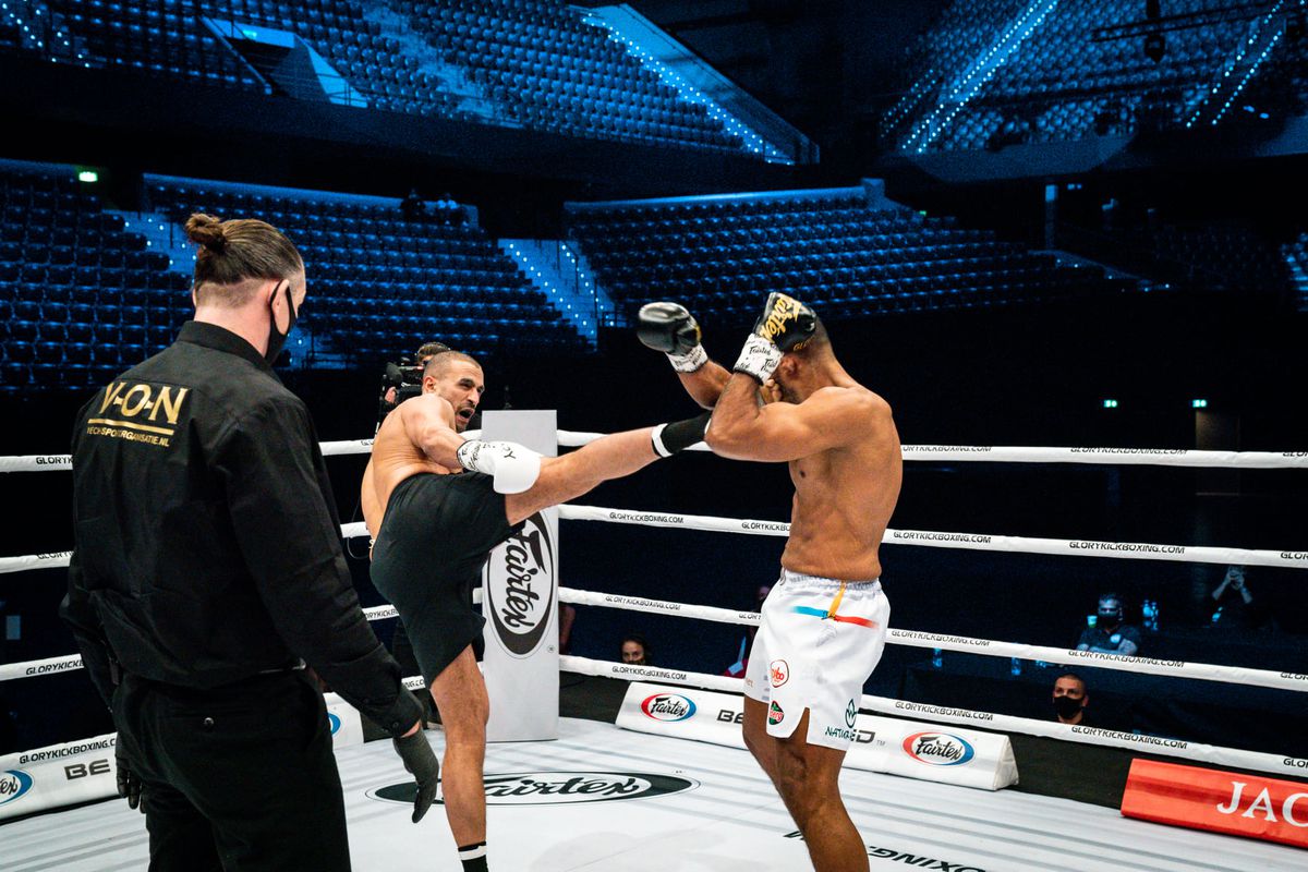 Incredibil! Ce i s-a spus lui Benny Adegbuyi înainte de meciul cu Badr Hari: „Tind să dea victoria celui mai important” + cum l-a șicanat marocanul înainte de luptă