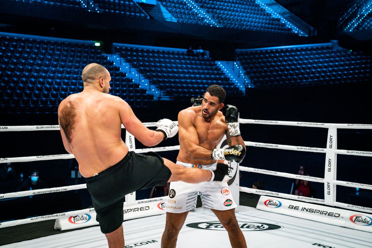 Incredibil! Ce i s-a spus lui Benny Adegbuyi înainte de meciul cu Badr Hari: „Tind să dea victoria celui mai important” + cum l-a șicanat marocanul înainte de luptă