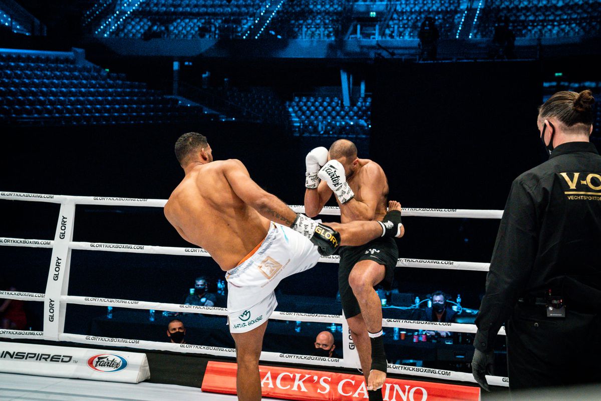 Incredibil! Ce i s-a spus lui Benny Adegbuyi înainte de meciul cu Badr Hari: „Tind să dea victoria celui mai important” + cum l-a șicanat marocanul înainte de luptă