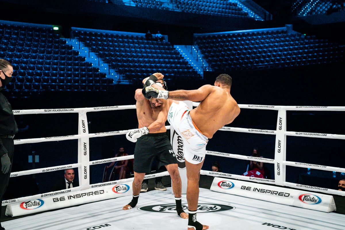 Incredibil! Ce i s-a spus lui Benny Adegbuyi înainte de meciul cu Badr Hari: „Tind să dea victoria celui mai important” + cum l-a șicanat marocanul înainte de luptă