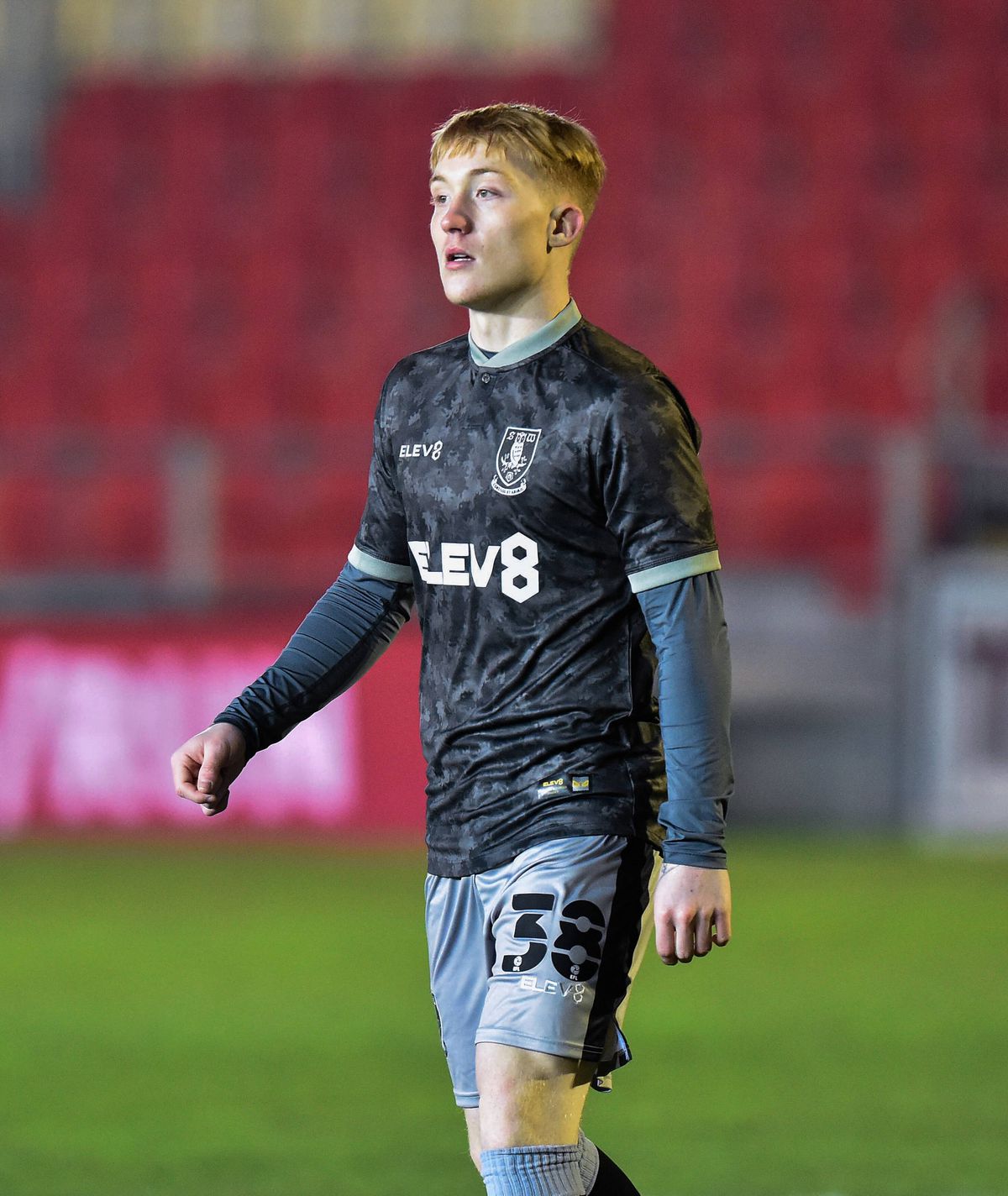 La 5 ani i s-a spus că nu va mai putea merge vreodată, la 18 ani a debutat la o cvadruplă campioană a Angliei » Povestea impresionantă de viață a fotbalistului englez