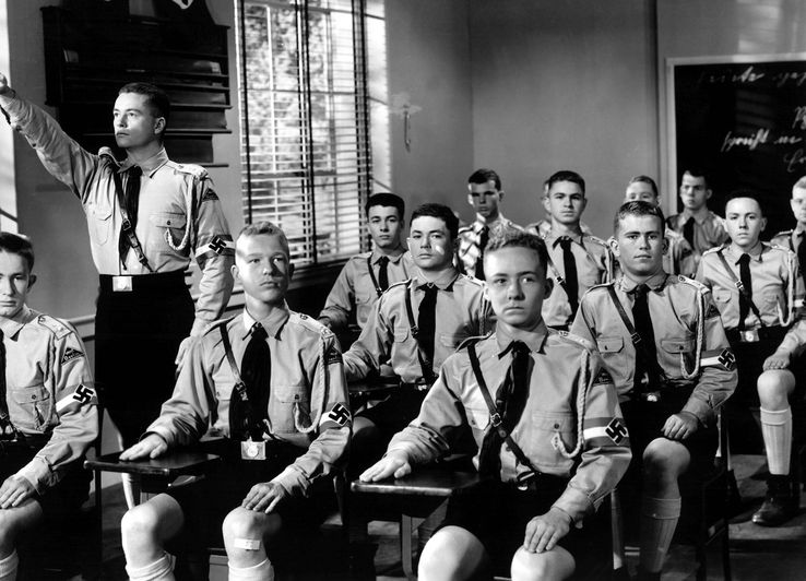 Tinerii hitleriști în uniformele lor // Foto: Imago