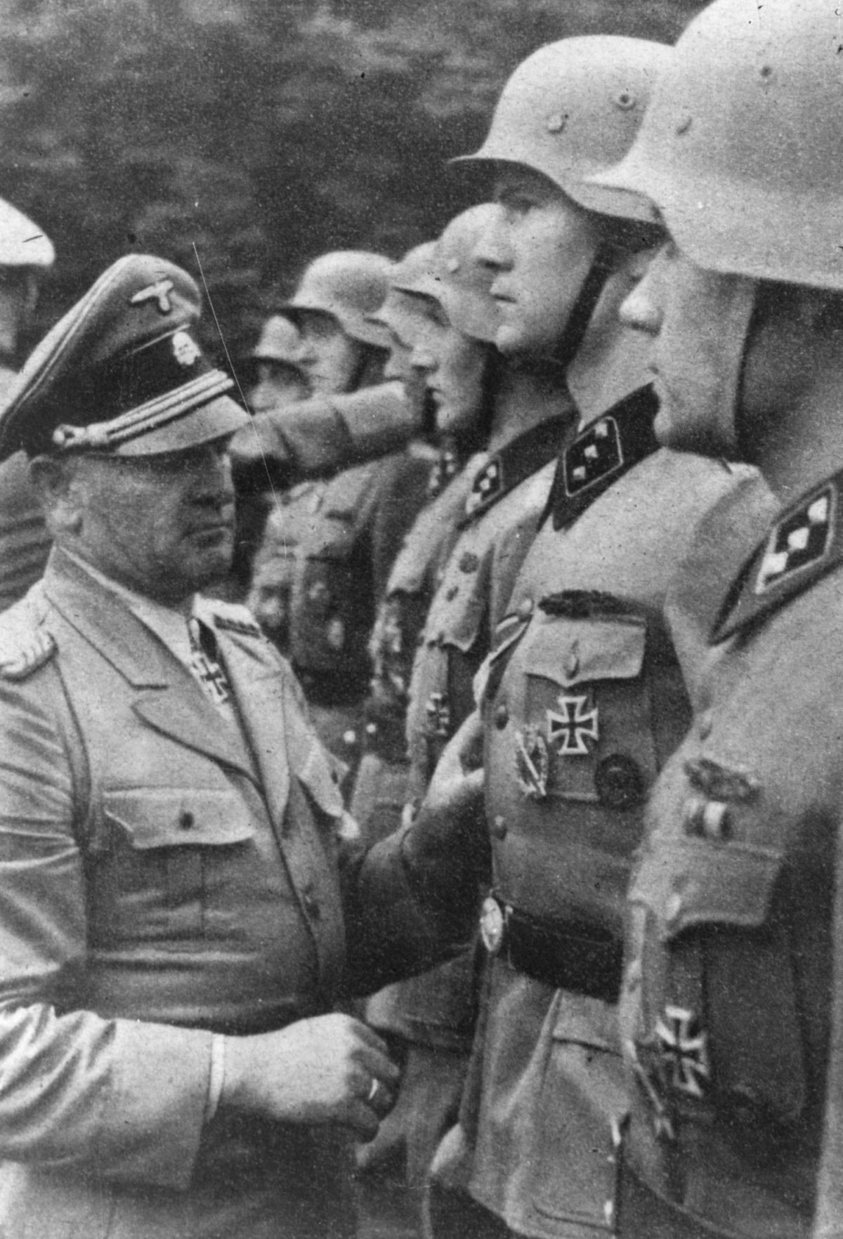 Naziști, lagăre și muncă forțată! Trecutul întunecat al lui Hugo Boss, compania-gigant de modă care a semnat în premieră cu un nume mare ATP