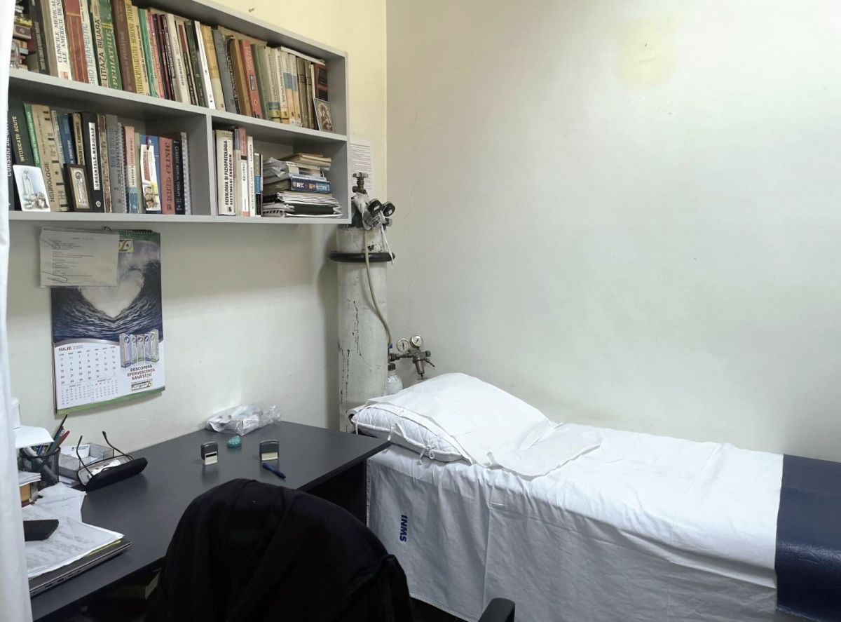 INMS, ce mizerie! Condiții ca-n anii '50-'60 la clinica unde merge Superliga: „bombardament” pe holuri, canapele care pot accidenta fotbaliștii și hârtie igienică sub lacăt. Imagini incredibile