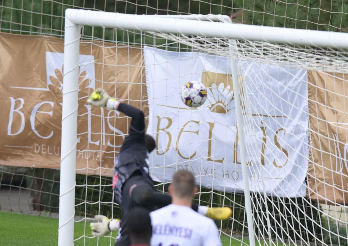 Rapid - Kecskemeti 3-1 » Giuleștenii i-au învins și pe maghiari și pe arbitri, în al doilea amical din Antalya