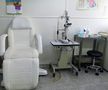 În cabinetul de oftalmologie covorul este pătăt, iar în chiuvetă există un tub de săpun lichid pentru vase FOTO INMS