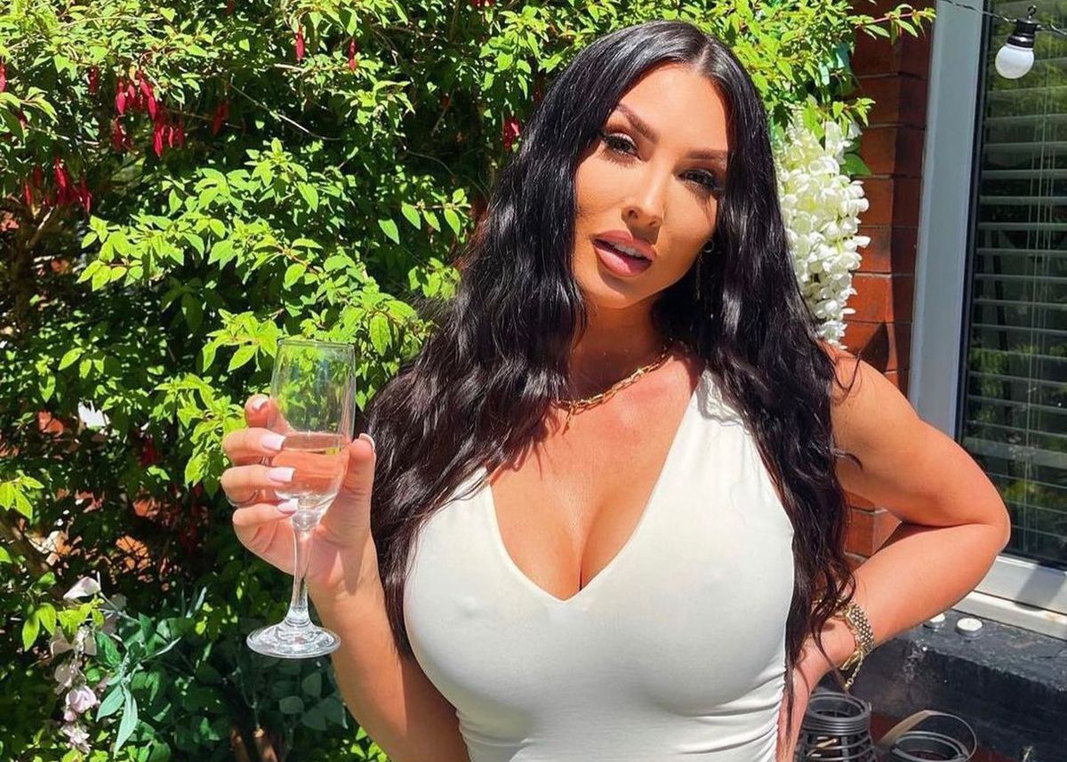 Fostul jucător al lui Liverpool, prins când vindea casete de adulți cu celebra lui soție, are o nouă iubită: „Vreau să facem mulți copii”