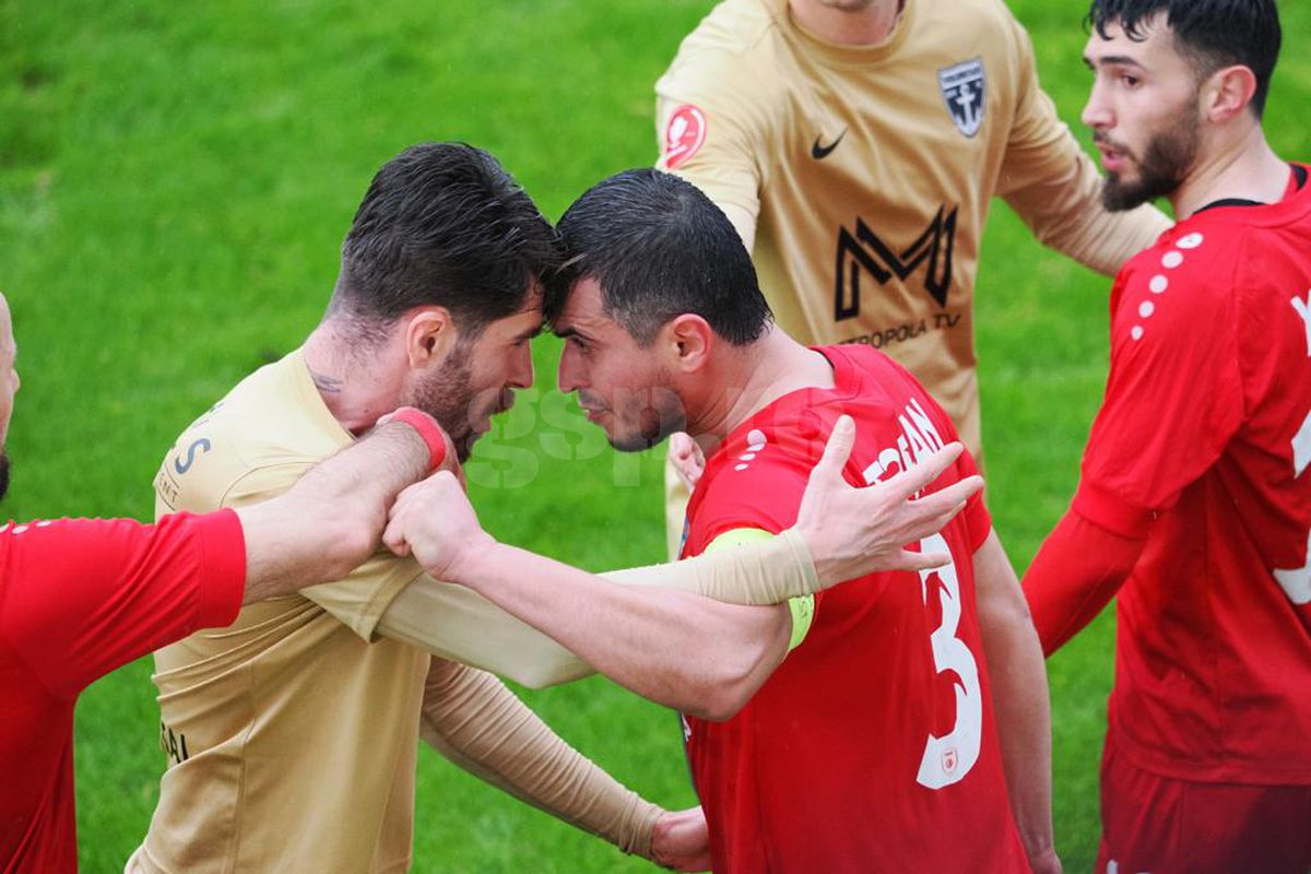 GSP a surprins imaginile zilei în Antalya: au cedat nervii la amicalul echipei românești + Fotbalist scos pe brațe de pe teren