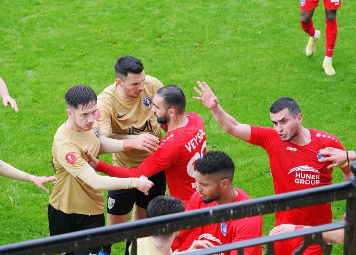 GSP a surprins imaginile zilei în Antalya: au cedat nervii la amicalul echipei românești + Fotbalist scos pe brațe de pe teren