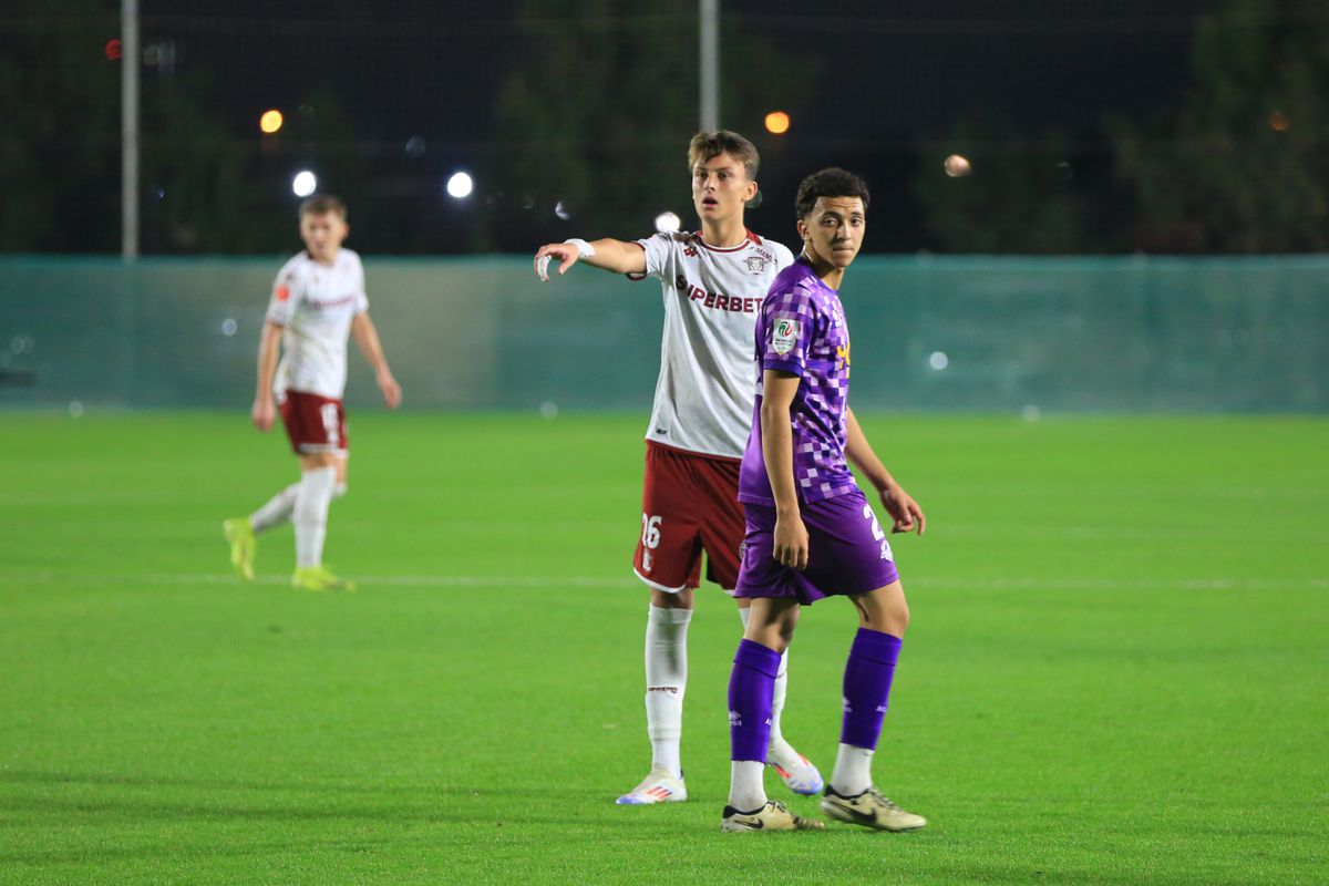 Rapid s-a distrat cu amatorii locali în primul amical din Dubai » 13 goluri și șanse pentru David Niculescu și Andrei Șucu: „Haide, Șucule, deschide!”