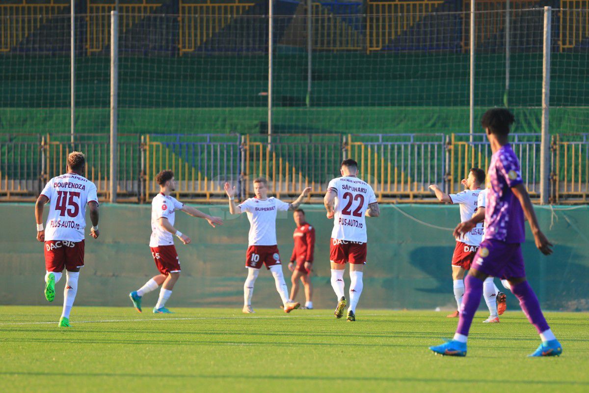 Rapid s-a distrat cu amatorii locali în primul amical din Dubai » 13 goluri și șanse pentru David Niculescu și Andrei Șucu: „Haide, Șucule, deschide!”