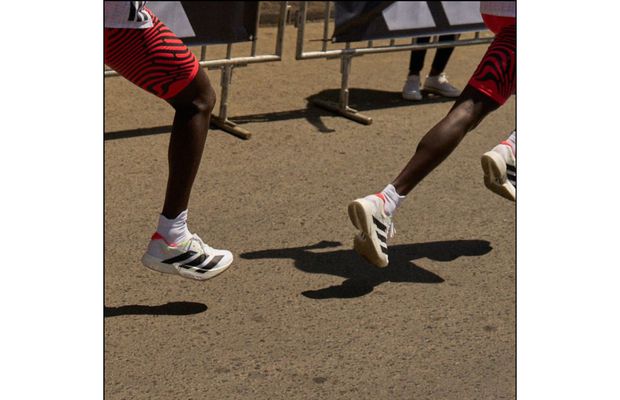 adidas lansează ADIZERO ADIOS PRO 4, creat pentru a doborî recorduri.