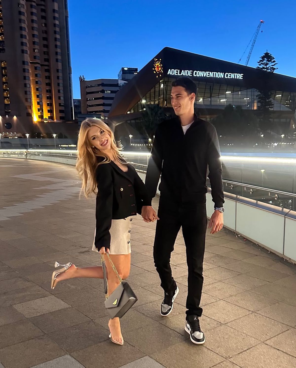 Andreea Bălan, criticată după ce a plecat în Australia, la Victor Cornea: „Îi e teamă că el își găsește vreo tinerică”