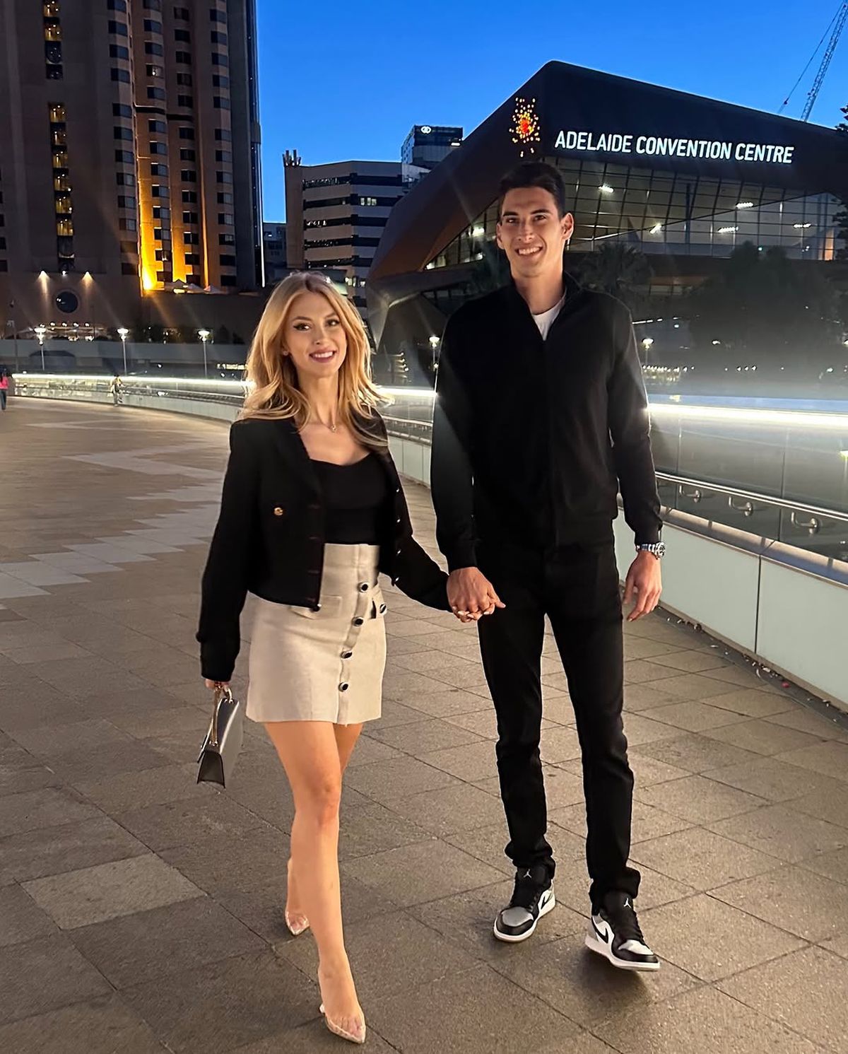 Andreea Bălan, criticată după ce a plecat în Australia, la Victor Cornea: „Îi e teamă că el își găsește vreo tinerică”