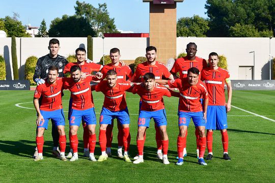 FCSB, cu sponsorul principal acoperit la amicalul cu Hamburg // foto: Cristi Preda (GSP)