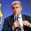 Joan Laporta a scăpat de moțiunea de cenzură la club, dar s-a umplut de critici după gesturile obscene de la Jeddah