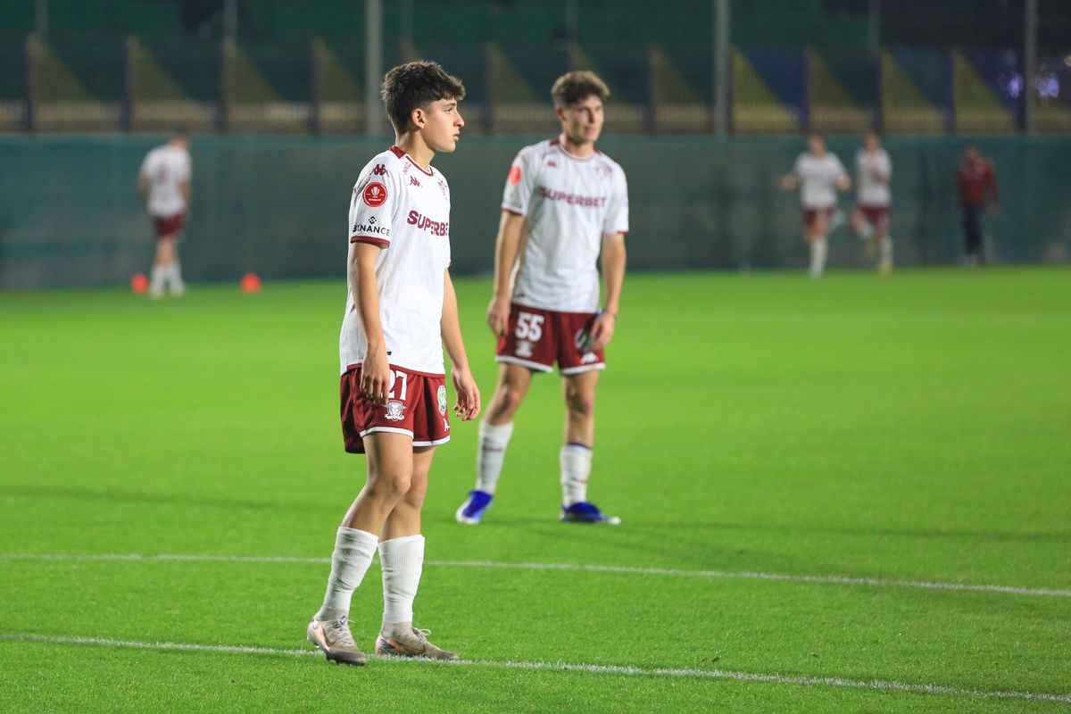 Rapid s-a distrat cu amatorii locali în primul amical din Dubai » 13 goluri și șanse pentru David Niculescu și Andrei Șucu: „Haide, Șucule, deschide!”