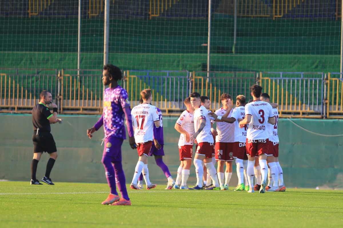 Din Dubai, Șumudică a renunțat la orice cenzură » „Directe” în toate părțile: „Sunt un pic dezgustat! Nu mă așteptam să pățesc asta în Giulești” + ce se va întâmpla cu geaca albastră și mesaj pentru Becali: „D-aia nu mai pot eu”