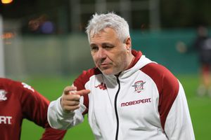 Din Dubai, Marius Șumudică cere două transferuri la Rapid: „Ne mai trebuie” + Nemulțumit de un aspect: „Mi-a zis și Pancu”