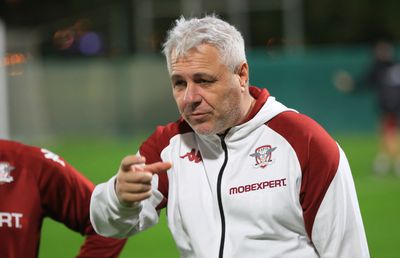 Din Dubai, Marius Șumudică cere două transferuri la Rapid: „Ne mai trebuie” + Nemulțumit de un aspect: „Mi-a zis și Pancu”