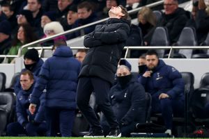 Tottenham, eliminată prematur din FA Cup sub ochii lui Radu Drăgușin » Internaționalul român, rezervă neutilizată la posibilul ultim meci pentru Spurs