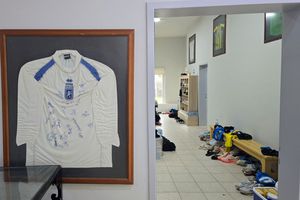 Bântuiți de Mititelu și în Antalya » Ce i-a întâmpinat pe „juveți” la intrarea în vestiar