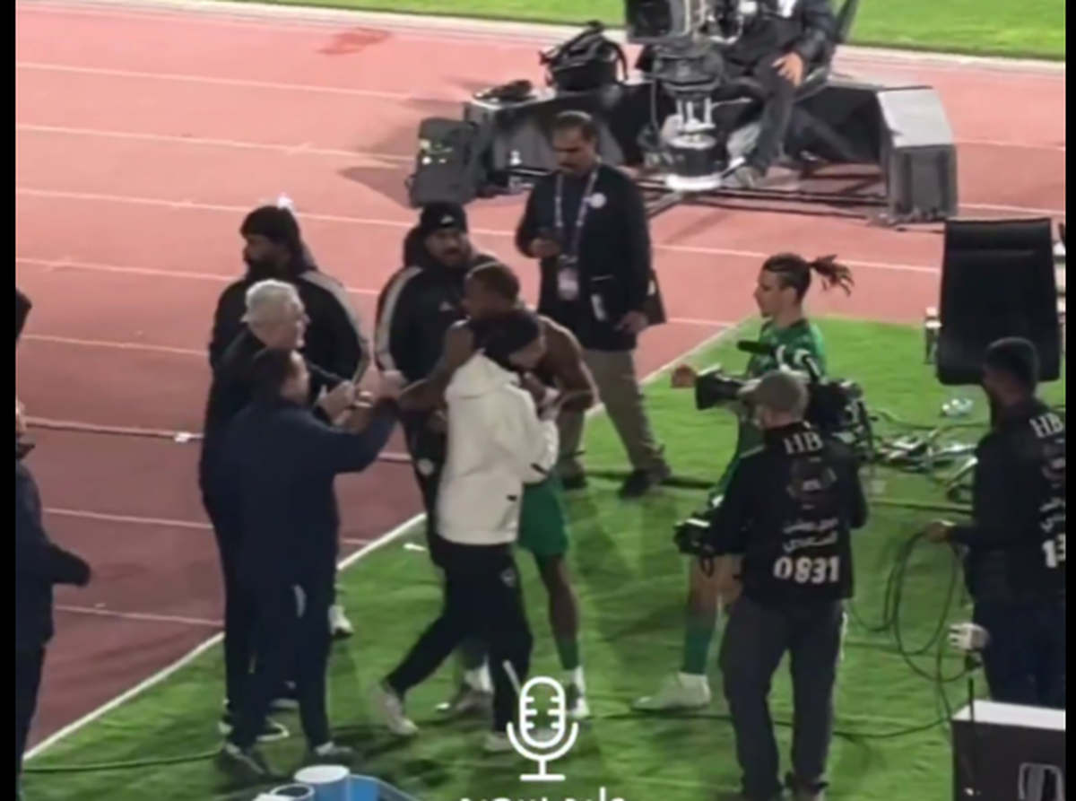 Scandal după fluierul final! Marius Șumudică, nervos pe Ivan Toney