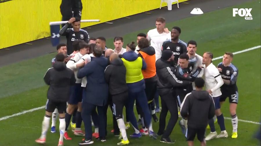Scandal la finalul meciului Tottenham - Aston Villa: Radu Drăgușin a sprintat să calmeze spiritele