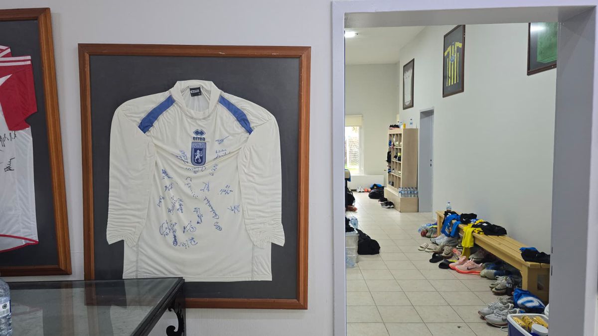 Bântuiți de Mititelu și în Antalya » Fotografia zilei: ce au găsit juveții la intrarea în vestiar